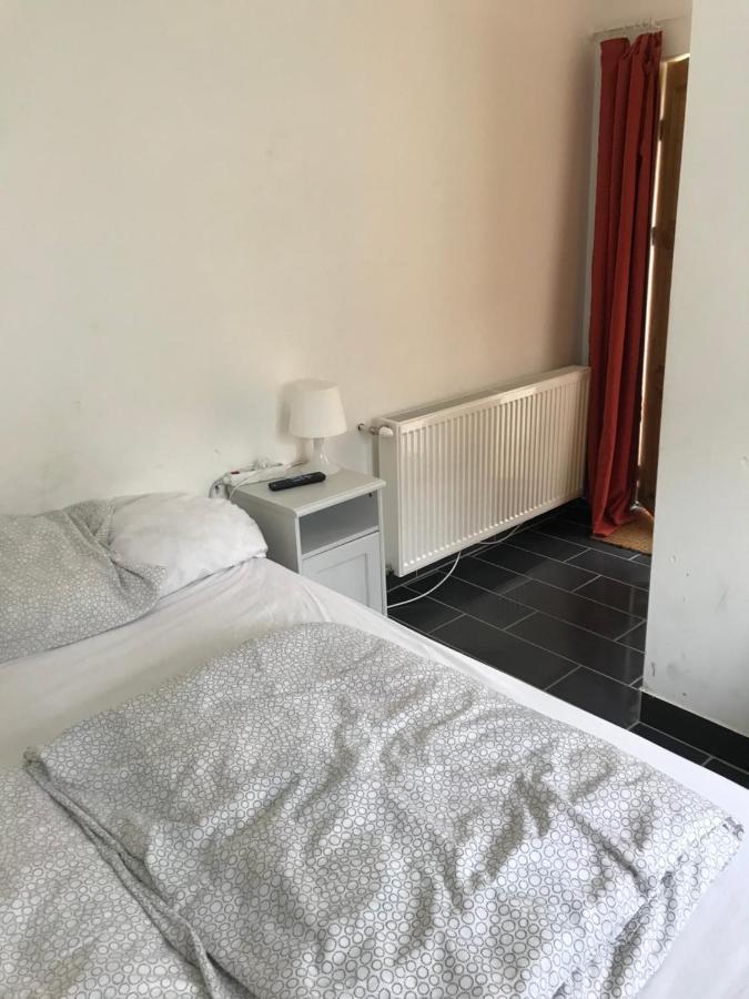 Kerti Franciaagyas Apartman Vac Luaran gambar