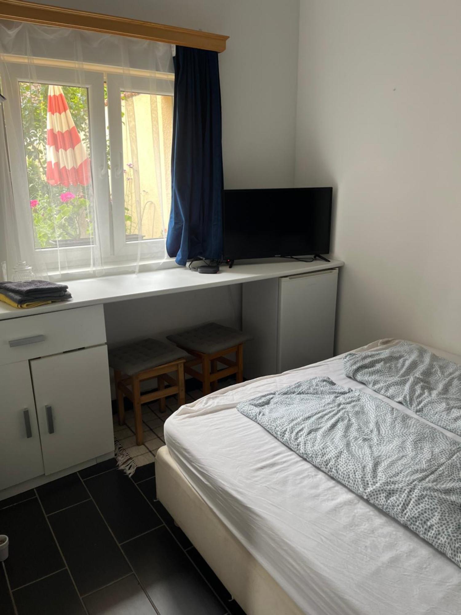 Kerti Franciaagyas Apartman Vac Luaran gambar